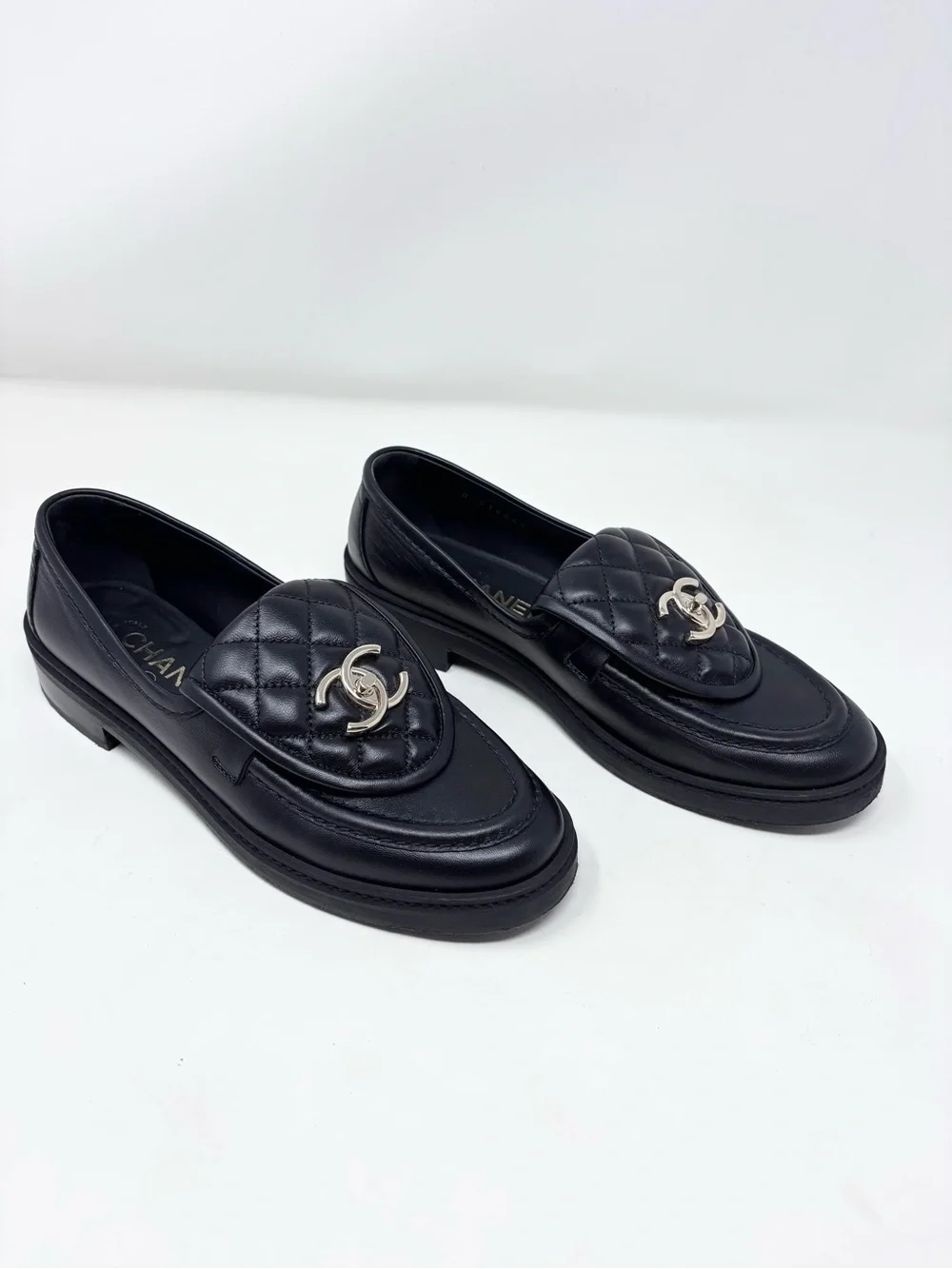 Chanel CC Turnlock Foldover Quilted Loafer Slip On Black Leather Flat size 37 EU